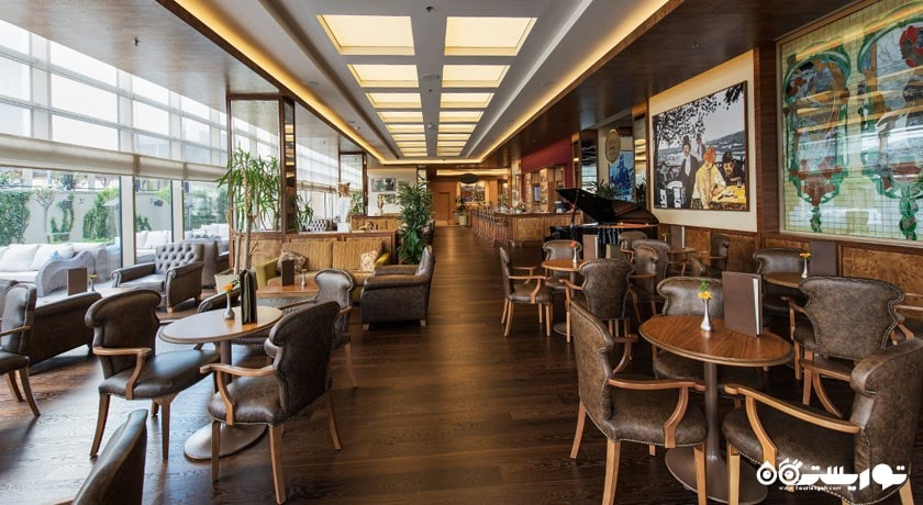 نمای کلی از رستوران گلدن گیت